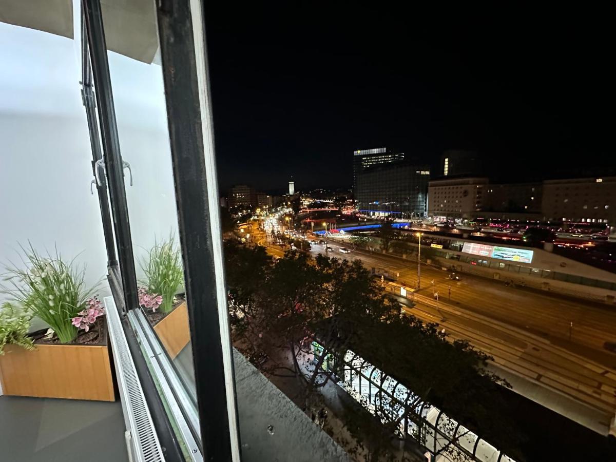 Apartment Am Schwedenplatz Виена Екстериор снимка
