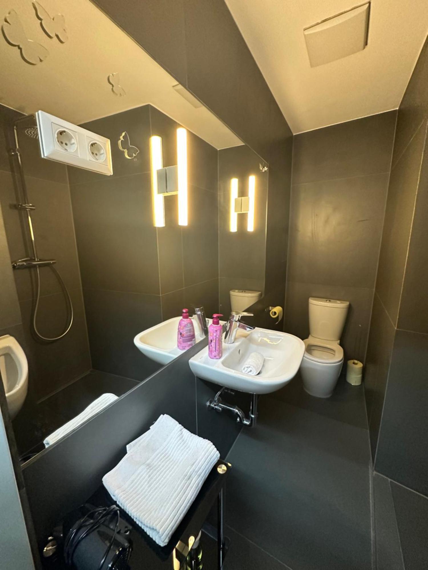 Apartment Am Schwedenplatz Виена Екстериор снимка